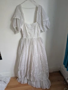 Abito vintage Ellis bianco in chiffon ricamato con maniche a sbuffo taglia 14 (T37) - Foto 1 di 11