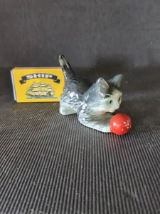 DE COLECCIÓN * GOEBEL * GATO DE CERÁMICA DE ALEMANIA OCCIDENTAL JUGANDO CON PELOTA FIGURA - Imagen 1 de 8