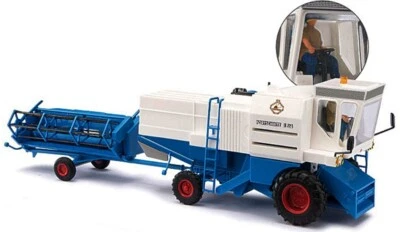 Busch NEW HO 1/87 scale 1982 Combine Harvester Progress E514 Blue & White - Image 1 of 4