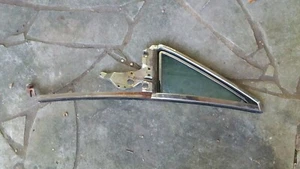 Original 1962 Cadillac DeVille Complete Vent Window & Frame Passenger Side - Foto 1 di 6