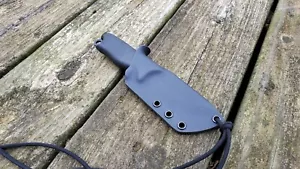 Terävä Jääkäripuukko 85 KYDEX Sheath, Taco Style, Paracord/ Neck Carry (BK) - Picture 1 of 8