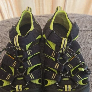 Keen - Jugend Größe 4 - H2 Schuhe - schwarz/grün - Bild 1 von 6