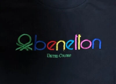 Camiseta United Colors of Benetton Arco Iris Bordada Negra SS Puntada Única S/M Foto 1 de 4