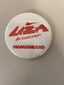 VINTAGE PROMO PINBACK BUTTON #110-019 - LIZA MINELLI - MGM GRANT in concert - Picture 1 of 2