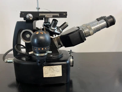 Microscopio metalúrgico invertido binocular Unitron MEC 6687 --De colección Foto 1 de 4