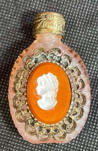 Mini botella de vidrio de perfume checo vintage y medallón camafeo de latón con joyas Dauber - Imagen 1 de 17
