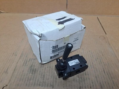 Parker Manual Air Control Valve Part No. 524811000 - Image 1 of 4