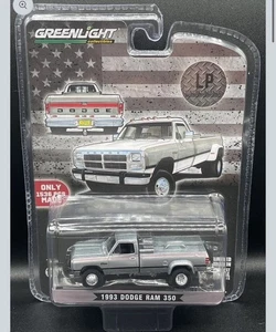 1:64 GREENLIGHT 1993 DODGE RAM 350 DUALLY WHITE CHASE - Picture 1 of 1
