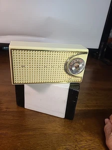 Bulova All Transistor AM 290P Series Pocket Radio Classic Beige Color, VTG WORKS - Picture 1 of 12