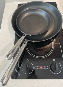 Two Misen Carbon Steel Skillet Pans 8 and 12  - Afbeelding 1 van 7