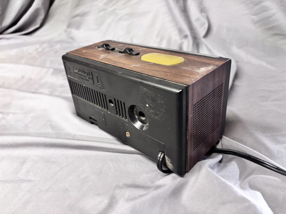 Reloj despertador Emerson Tablet Top/Radio  Foto 1 de 4