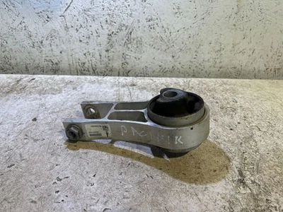 Chrysler Pacifica 2018 Petrol 214kW Engine mount bracket P68485537AA STO47019 - Image 1 of 2