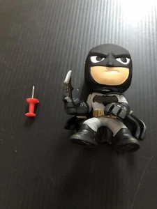 Funko Mystery Mini DC Comics Justice League BATMAN w/Batarang Vinyl Figure - Picture 1 of 1