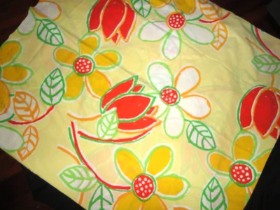 VINTAGE SPRINGMAID ALEX WEST TECHNICOLOR YELLOW FLORAL (1) QUEEN FLAT SHEET - Image 1 of 4