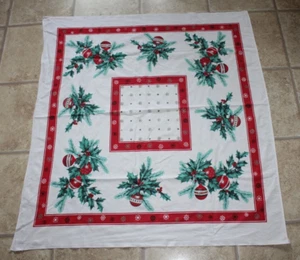 Vintage Tischdecke - Weihnachten rote Quadrate Schneeflocken und Kugeln Design 47"x51" - Bild 1 von 7