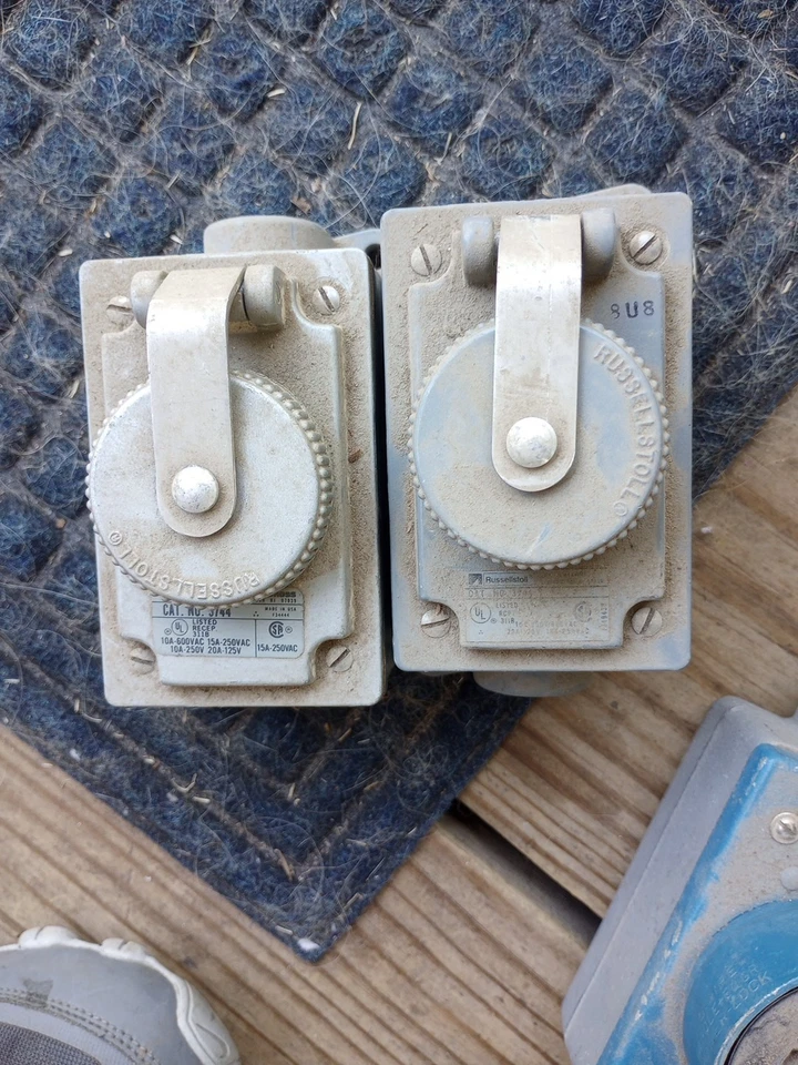 2) Russellstoll 3744 FS/FD Receptacle 10A-250V / 600VAC *NIB* - Image 1 of 4
