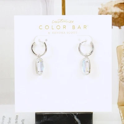 Pendientes Huggie Kendra Scott Ellie Vidrio Dicroico Tono Plata Nuevo sin Etiquetas Foto 1 de 4