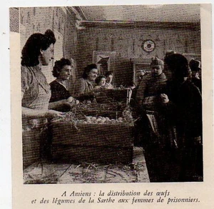 1942 -- A AMIENS DISTRIBUTION AUX FEMMES DE PRISONNIERS 3L588 - Picture 1 of 1