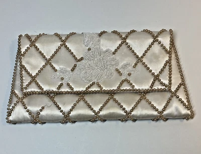 Bolso sin asas de noche bolso formal con apliques de rosa satinado marfil cuentas doradas Japón Foto 1 de 4