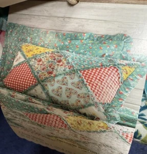 Pioneer Woman Petal Party Pillow Sham Set King Size 2Pc Reversible Patchwork New - Picture 1 of 4