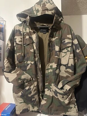 Chaqueta Obey Camo / Talla Mediana / Usada   Foto 1 de 4