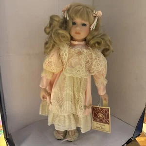 Muñeca dinastía vintage "Marlene" de Gaily Hoyt con soporte - Imagen 1 de 4