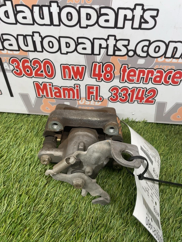 ✅ Toyota Corolla 2019 pinza trasera derecha OEM Foto 1 de 4