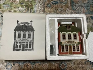 Department 56 Heritage Dickens Village Series M FEZZIWIG'S STORAGE 6500-5 1986 - Bild 1 von 2