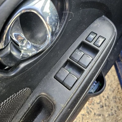 Interruptor de ventana principal Nissan Versa 2014-2019  Foto 1 de 4
