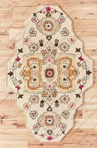Personalized Daisy Handmade garden rug  Unique round rug Hand Tufted NZ Wool rug - Picture 1 of 9