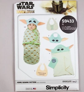 Simplicity Muster 9433 Star Wars Mandalorian Grogu Baby Handtuch Lätzchen Mütze NEU - Bild 1 von 2