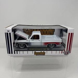 2024 M2 Machines Squarebody Syndicate 1976 GMC Sierra Grande 15 SS02 1:24 White - Picture 1 of 11