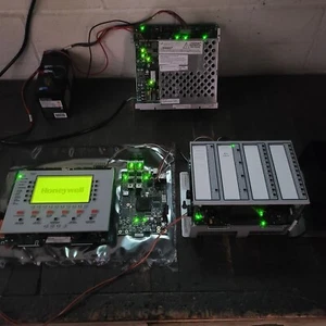 HONEYWELL XLS-DVC-EM DIGITAL VOICE COMAND WITH CHASSIS, MICROPHONE, & KEYPAD - Picture 1 of 17