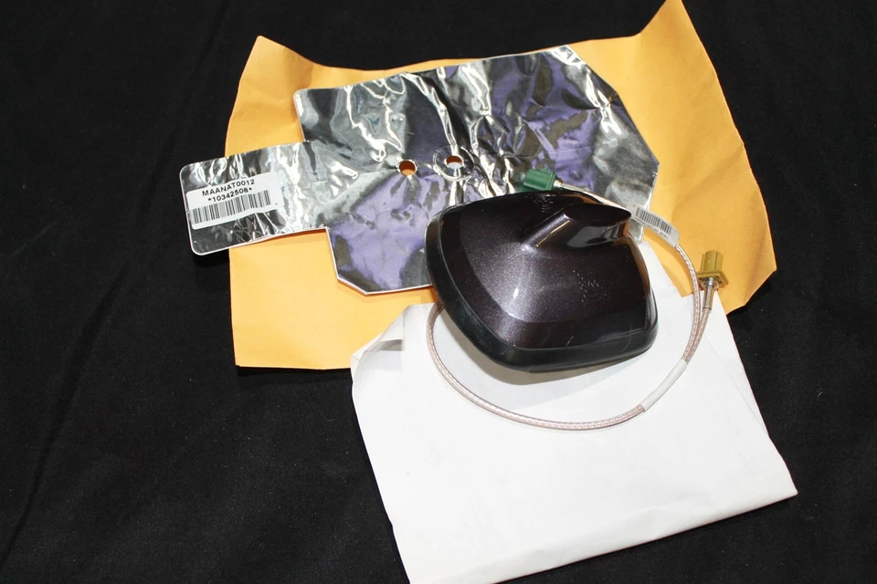 Cadillac XLR 2004 2005 montaje en maletero GPS radio satélite antena aleta nuevo de stock Foto 1 de 1