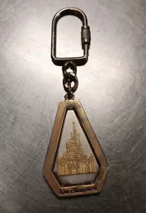 Portachiavi Vintage Disney World Castello Metallo Giri Gira Tono Oro Triangolare RARO - Foto 1 di 6