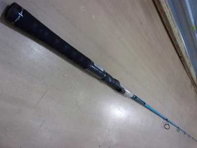 SHAKESPEARE UGLY STIK CARBON INSHORE 6 英尺 6 英寸中轻纺杆 — 第 1/4 张图片