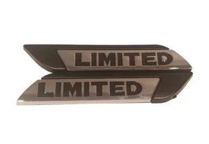 Paar hochwertige 3D METALL LIMITIERT Logo Auto Aufkleber hinten Kofferraum Emblem Abzeichen - SCHWARZ. - Bild 1 von 5