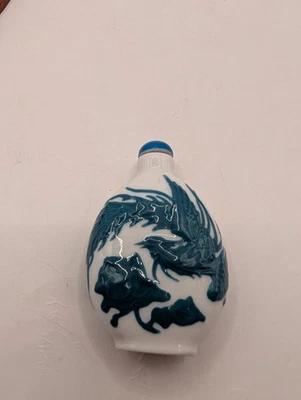 Botella de tabaco antigua dinastía china de porcelana azul y blanco con pájaro halcón Foto 1 de 4