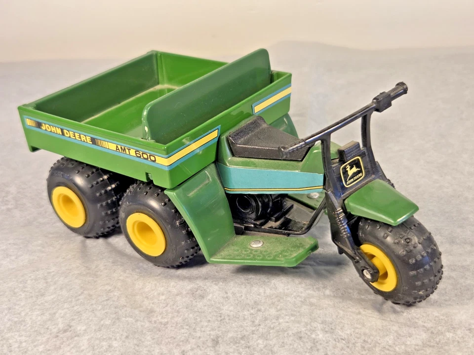John Deere AMT 600 1/16 ERTL #5597 Die-Cast MIB Dump Bed, Steerable, Rubber Tire - Image 1 of 4