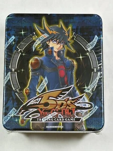YUGIOH! Yusei Fudo 2009 esclusiva latta da collezione sigillata - Foto 1 di 4