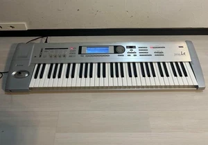 KORG TRITON Le 61-key Music Workstation Synthesizer Tested Confirmed working - Picture 1 of 15