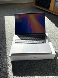 MacBook Pro M1 - LOADED JUST READ INFO & SEE VIDEO - Afbeelding 1 van 12