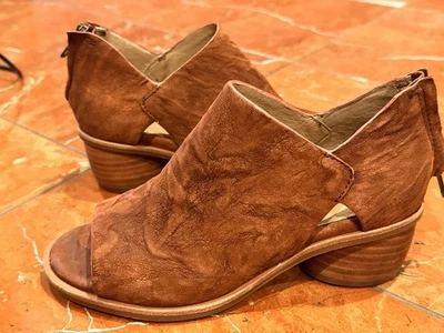 SOFFT BRICK LEATHER CARLEIGH SHOOTIES PEEP TOE CHUNKY HEELS 6 M NEW NWOB - Image 1 of 4