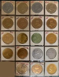 LOTE de 19 dobles Rex 1960 plata aluminio invertido "V" primer rey del Mardi Gras UNC - Imagen 1 de 18