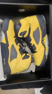 Talla 9 - Air Jordan 5 Retro SP Michigan Foto 1 de 4