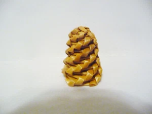 THIMBLE VINTAGE HANDCRAFTED STRAW OR CORN HUSKS - Picture 1 of 5