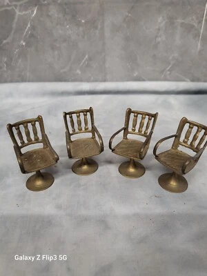 Cadeiras de latão vintage para casa de bonecas, miniaturas móveis em escala 1/12 x 4 - Imagem 1 de 4