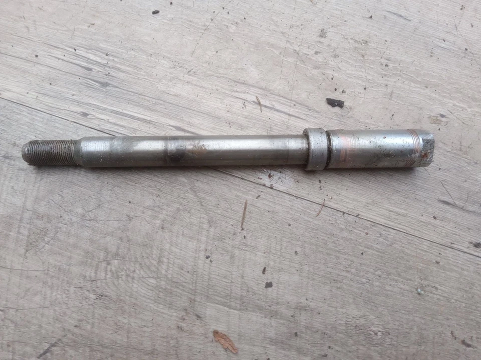 Yamaha YR1 350 1968 eje delantero perno doble yr2 r3 fabricante de equipos originales Foto 1 de 1