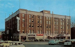 Hotel Maytag & Coffee Shop Vtg Cars Street Scene Newton,IA Vtg 1958 Postcard - Picture 1 of 2