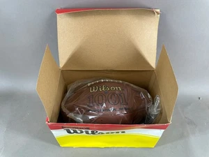 FÚTBOL RAMADA LEYENDAS DE LA UNIVERSIDAD autógrafo Wilson 1001 NFL caja publicidad - Imagen 1 de 13
